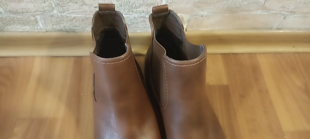 Продам шкіряні  нові брендовані італійськ ботінкиі Челсі 37