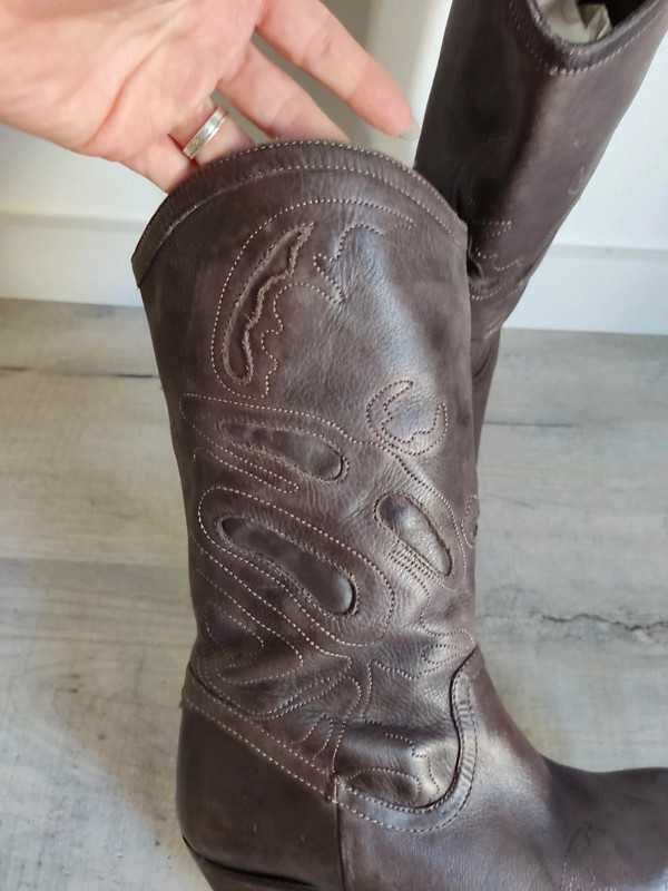 Botas Castanhas estilo cowboy