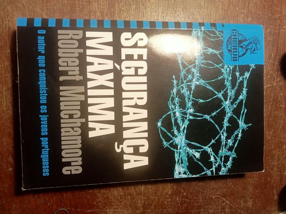 Vários livros do Recruta.
