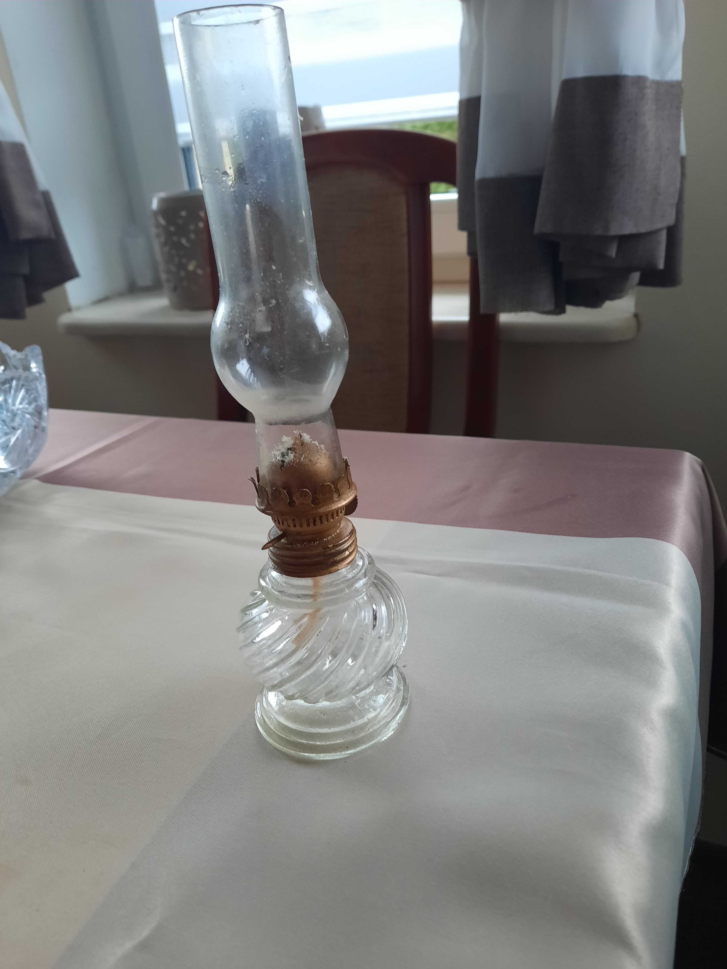 mała lampka naftowa