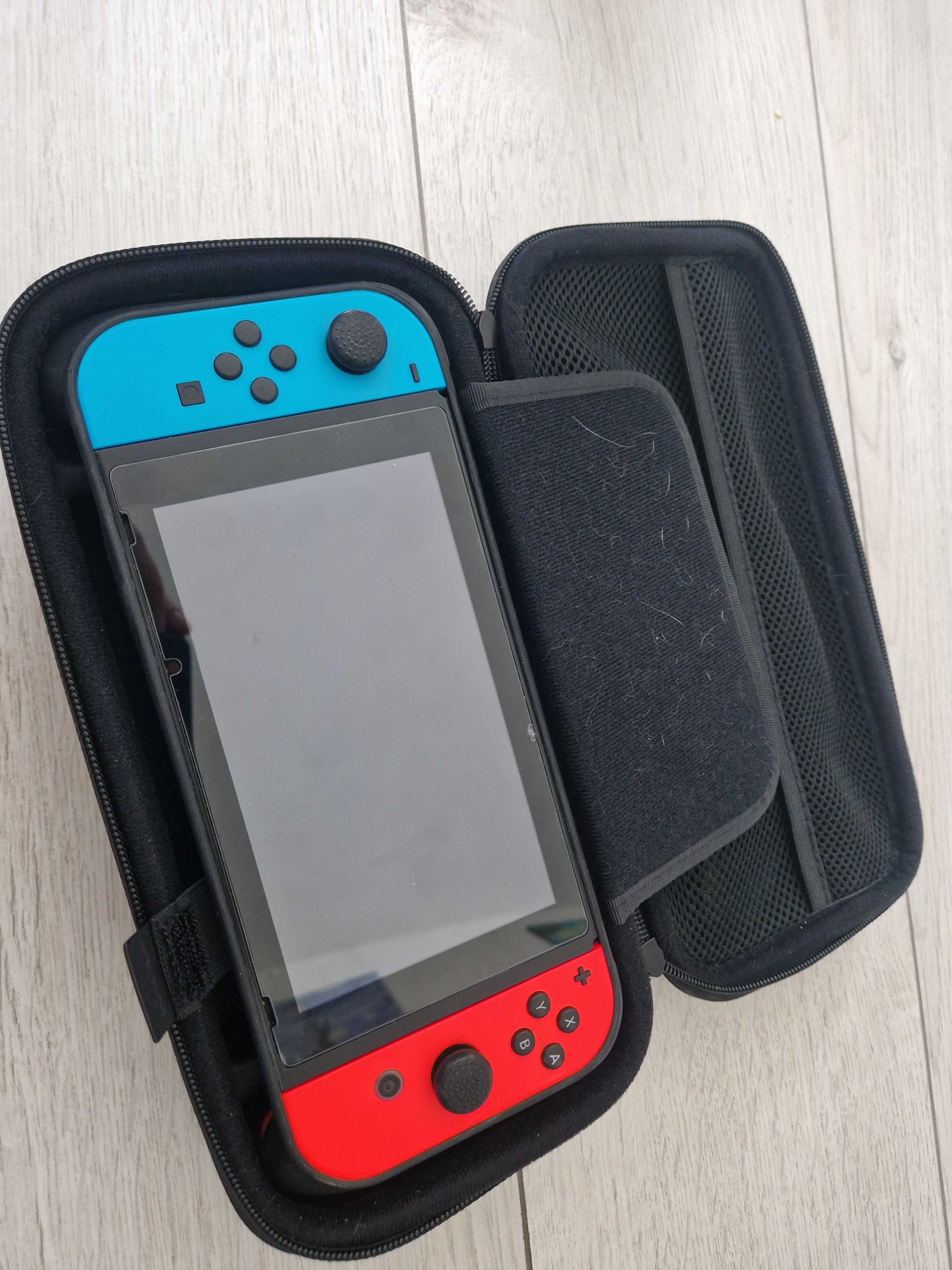 Nintendo Switch v1 + Grip i Etui od Skull&Co, stan idealny - sprawny