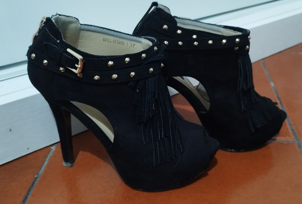 Sapatos praticamente novos tamanho 37