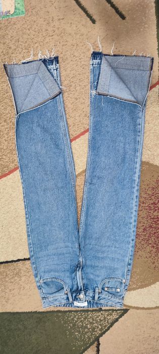 Джинсы прямые с разрезами 34 размер, штаны укороченные с лампасами