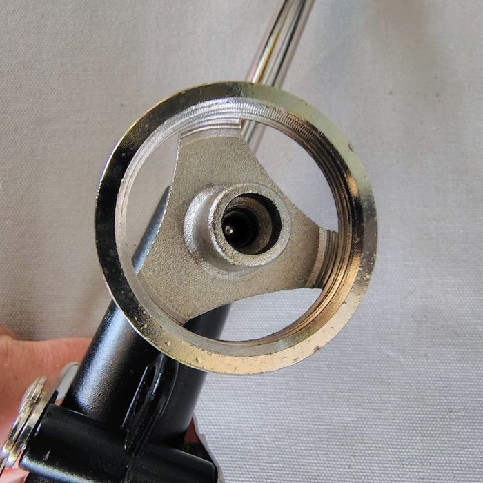 Pistolet do piany montażowej, kleju do styropianu. Metalowy