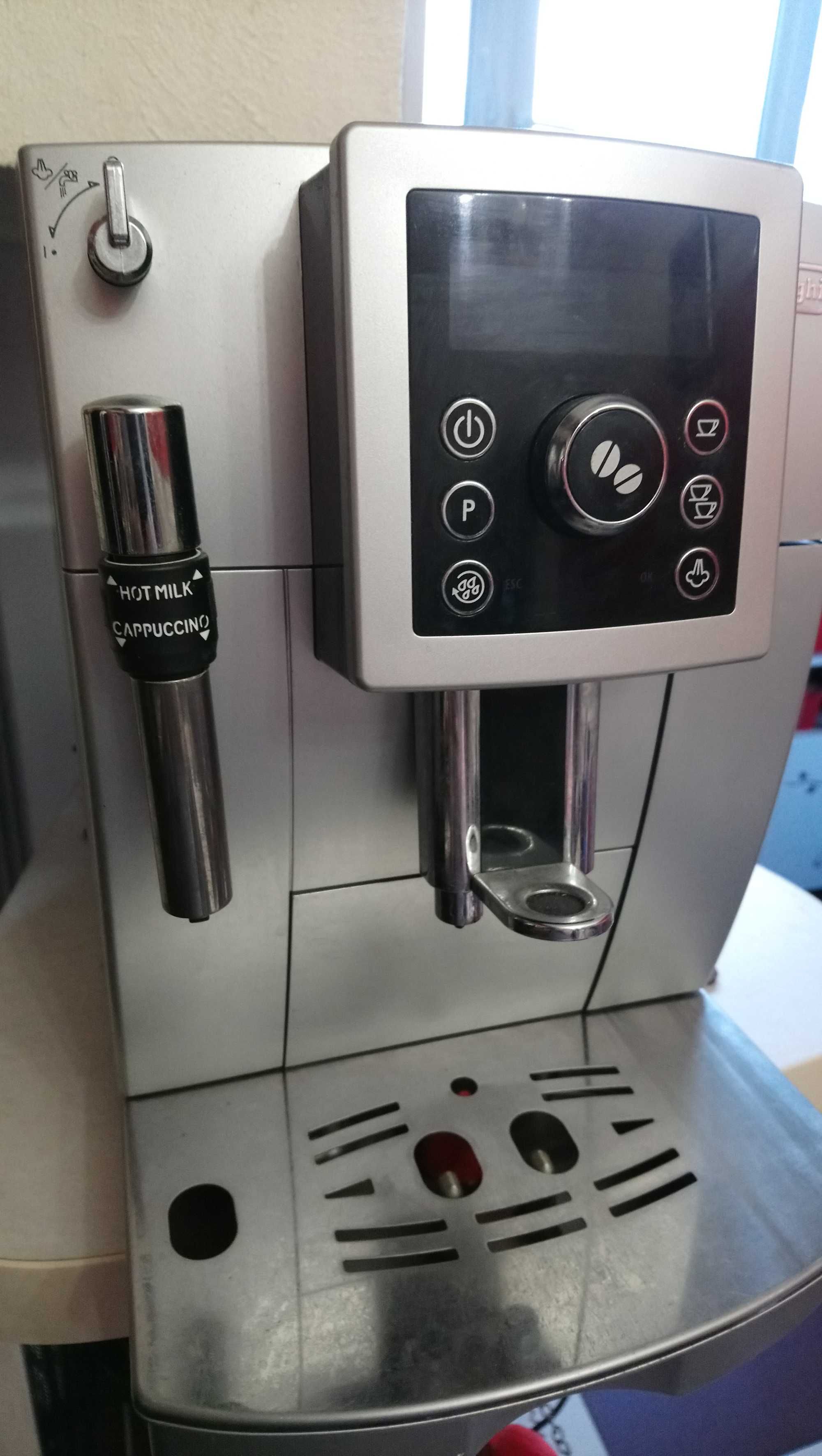 Кавоварка кофеварка Delonghi