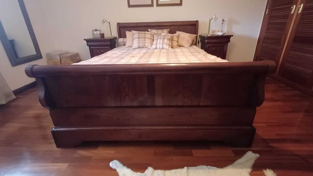 Mobiliário de quarto casal de estilo (completo)