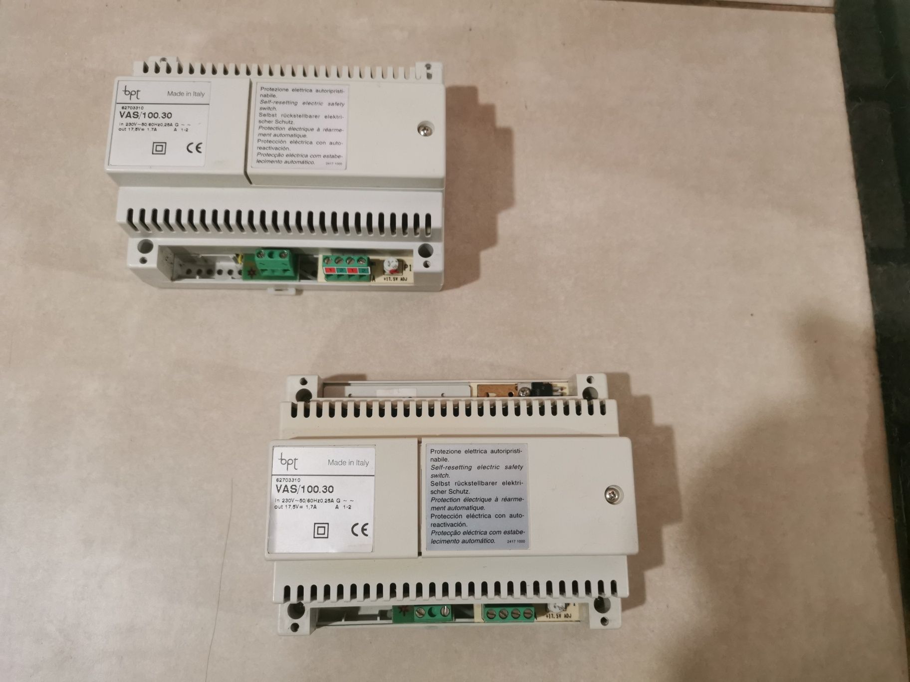 transformador com saída de 17,5 volts DC