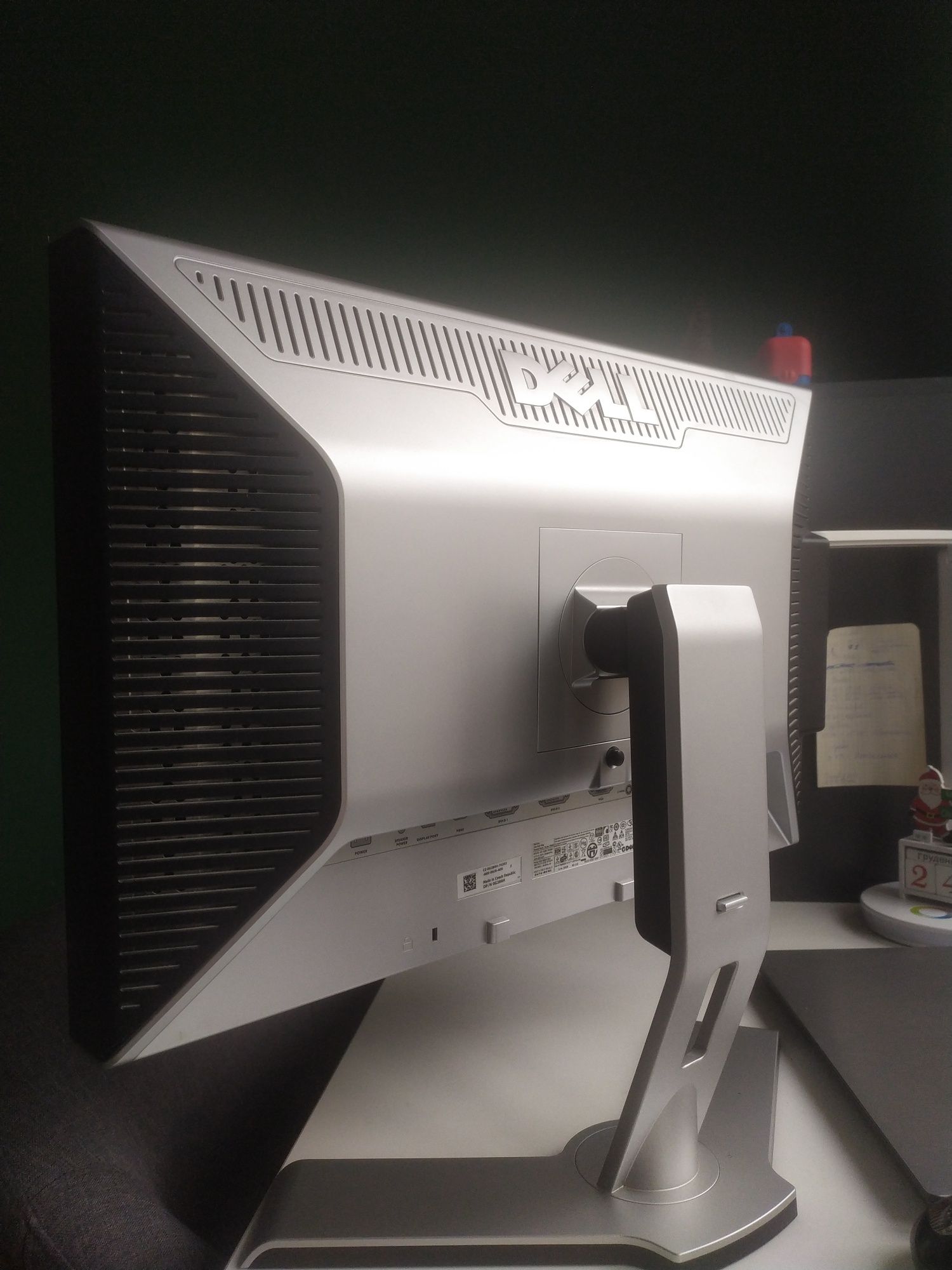 Монитор Dell. Model 2408 WFPb