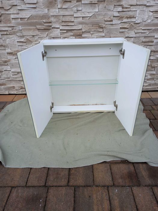 Apteczka łazienkowa / szafka wiszaca z lustrem