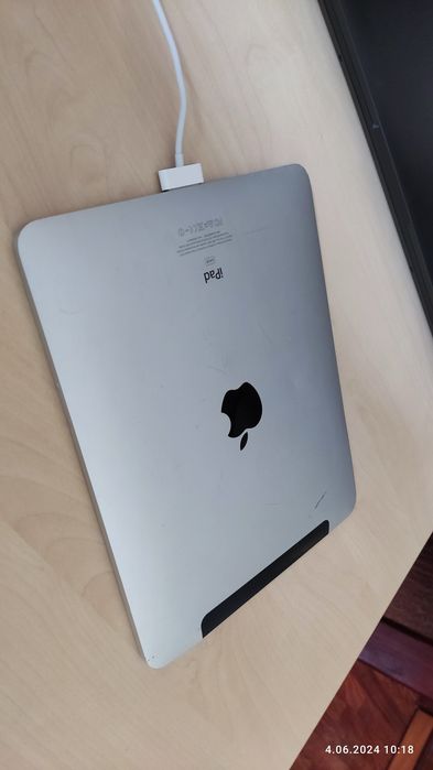 Продам Ipad  на запчастини.