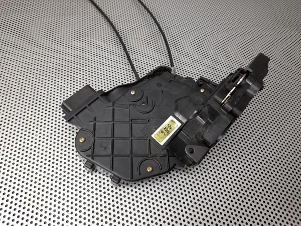 Fechadura / fecho porta trás esquerdo MAZDA 3 (BK)