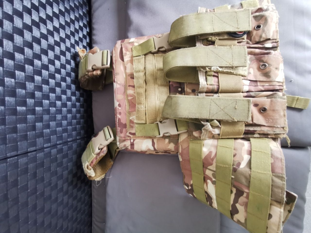 Colete airsoft com algum uso
