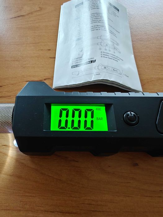 Cyfrowy miernik ciśnienia w oponach (ciężarówka)