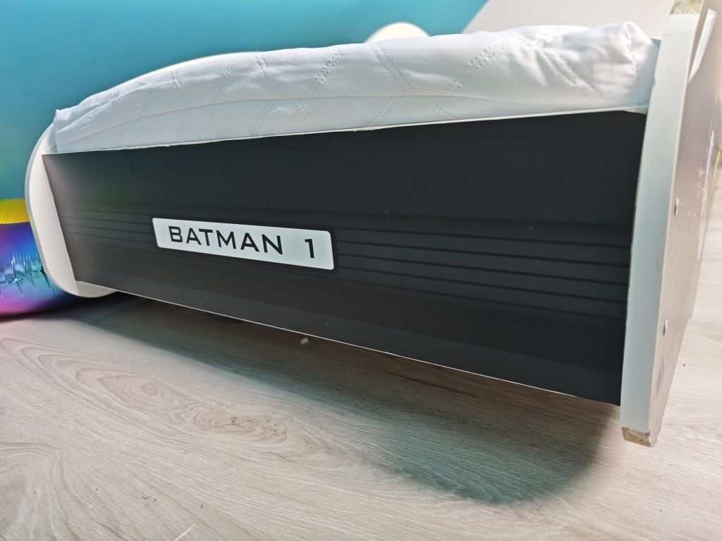 Łóżko, auto, Batman
