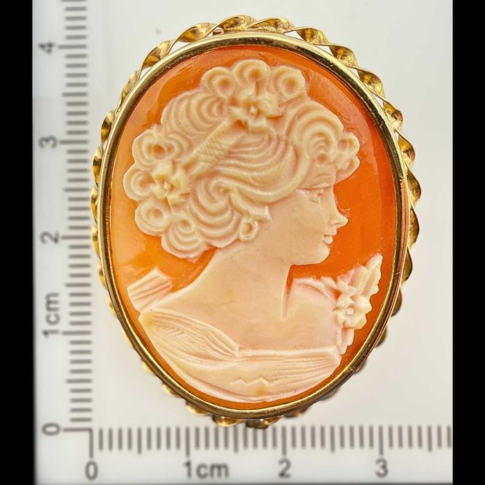 Brosza-wisiorek kamea z muszli karneolowej w złocie [585] Włochy '60