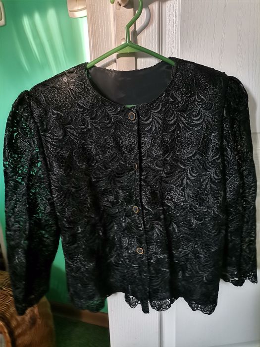Czarny koronkowy żakiet