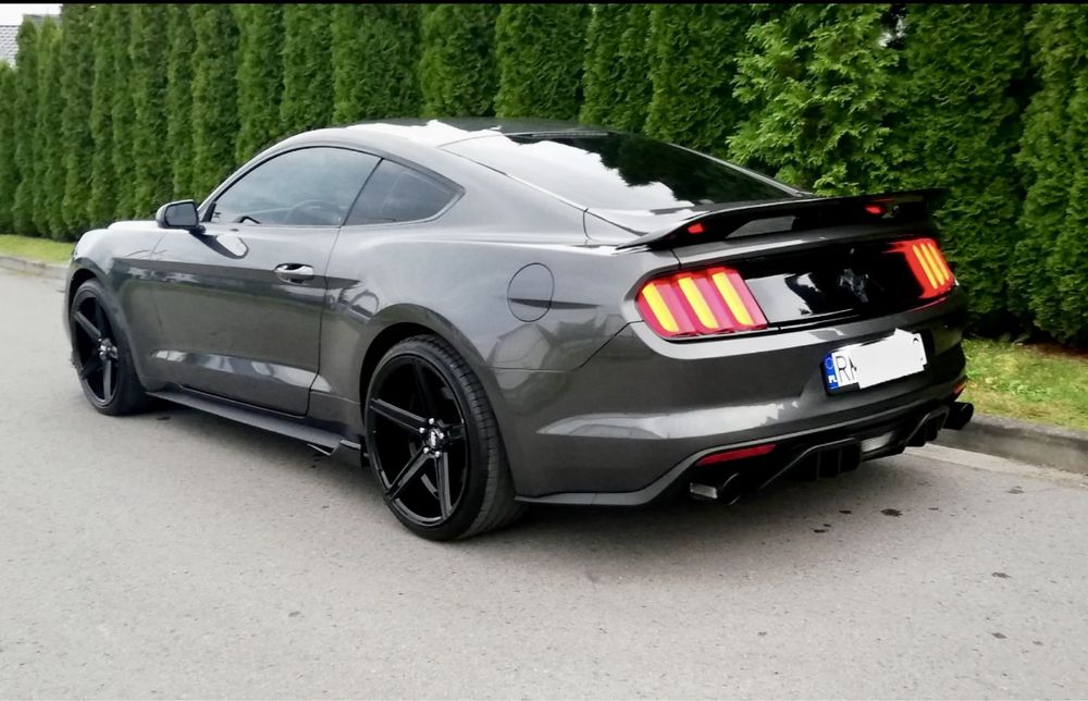 Ford Mustang VI generacji 3.7 v6 305km 2017r