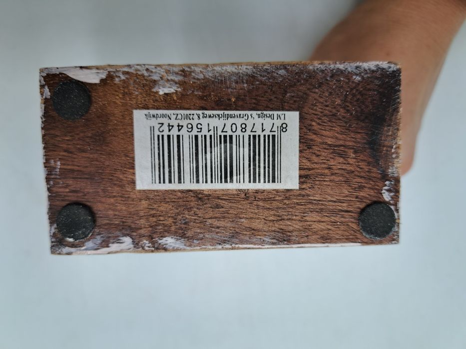 Choinka figurka ozdoba na pobielanej desce, Nordwijk, Holandia