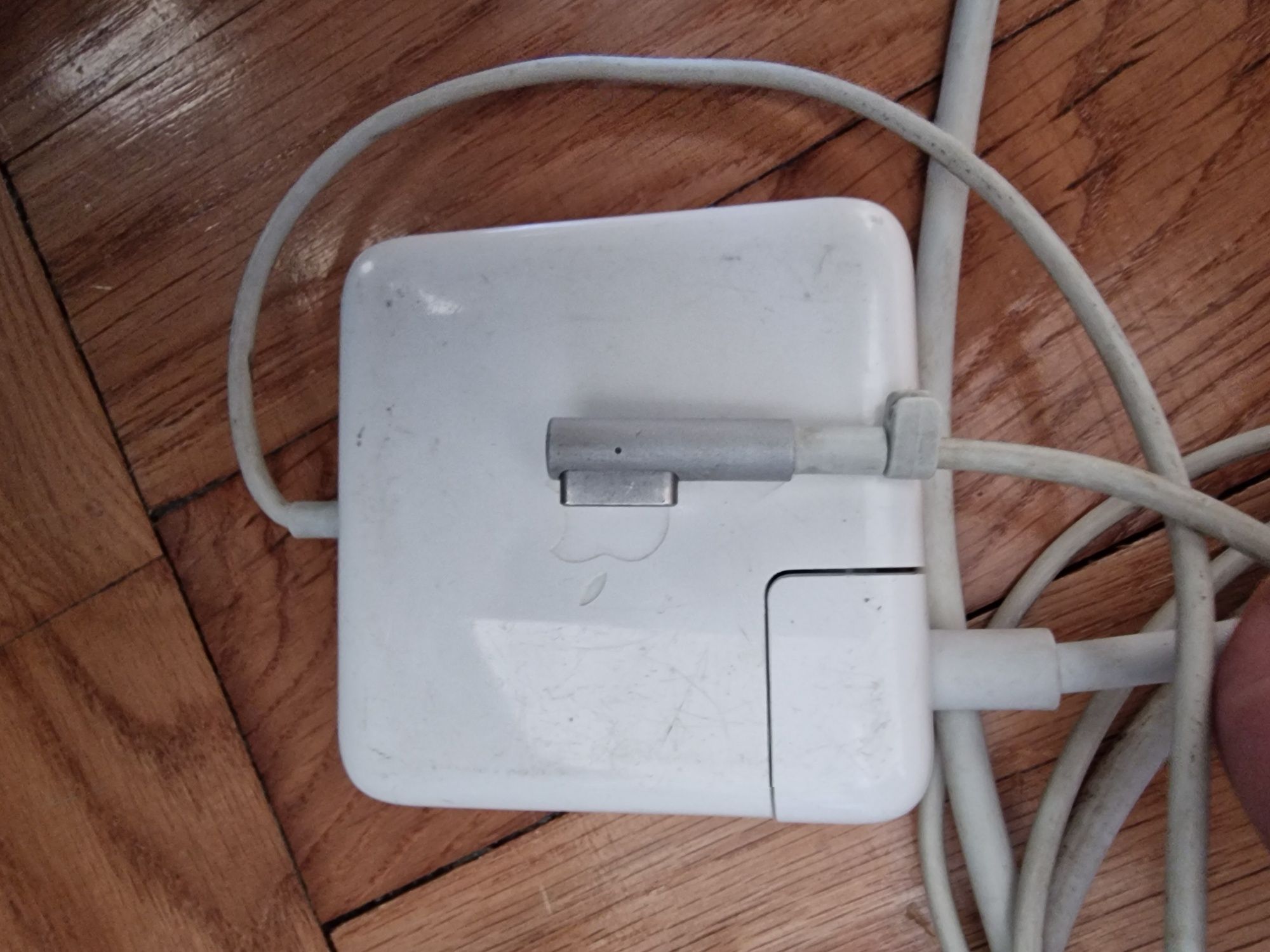 Ładowarka macbook 60W oryginalna.