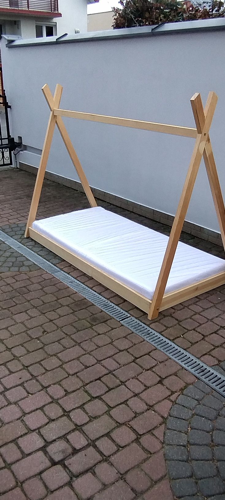 Łóżko TIPI w kształcie namiotu z materacem 200x90