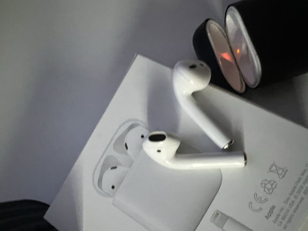 AirPods наушники