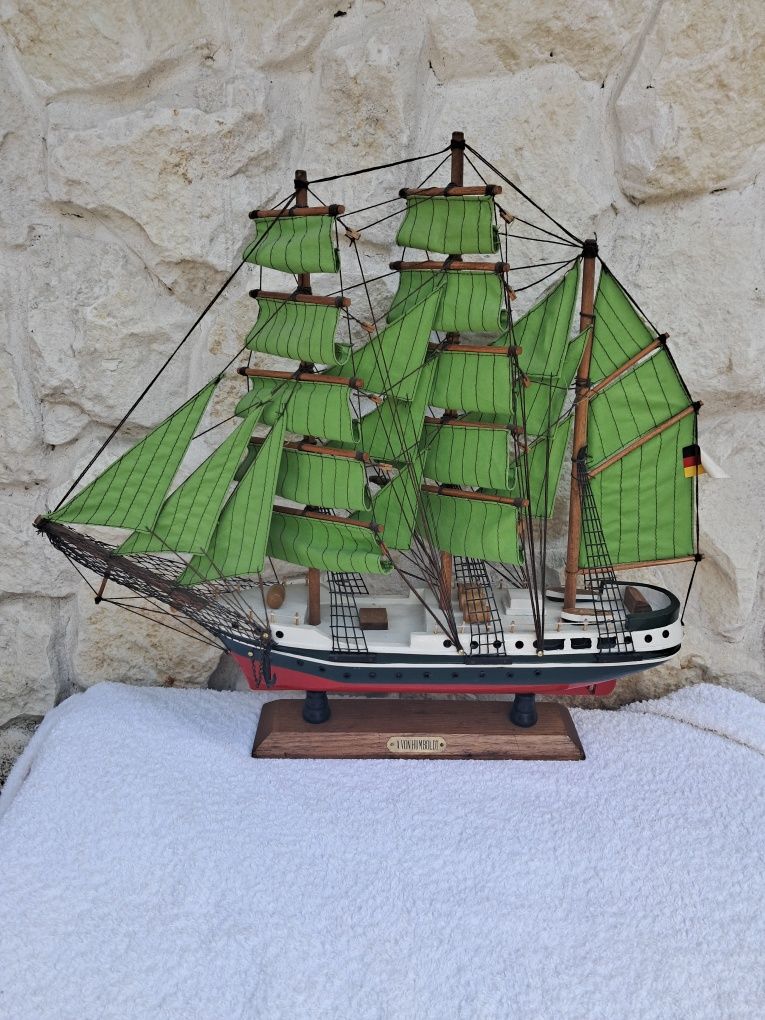 Model statku z drewna