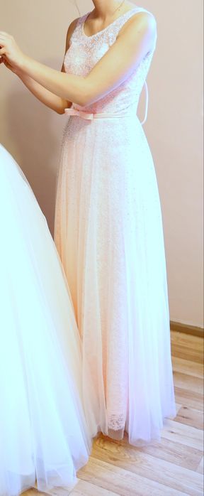 Suknia wieczorowa długa różowa   
Rozmiar 36-38
Efektowna suknia dla ś