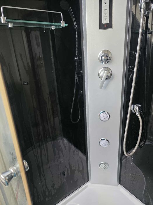 Kabina z hydromasażem i radiem