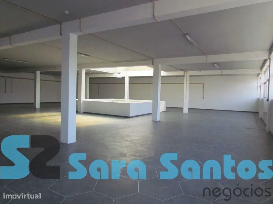 Armazém C/Novo C/1100m2 6 Lugares garagem-Gondomar