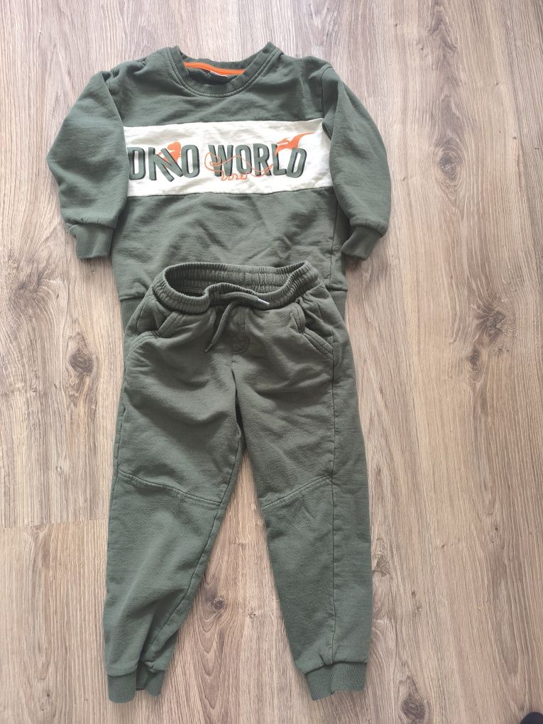 Dres chłopięcy/ komplet r. 110