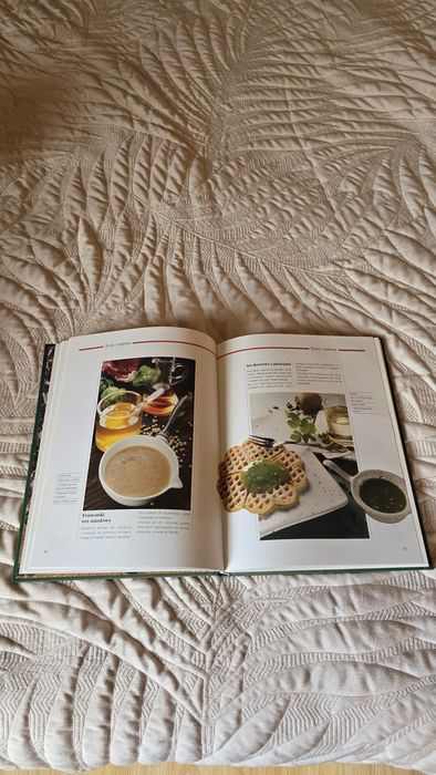 Książka wydawnictwa KAM " Miód w kuchni"