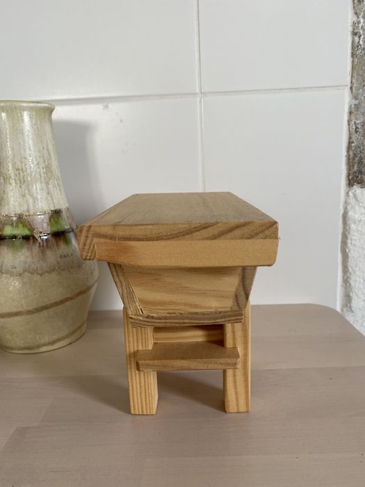 Masseira pequena toda a funcionar feita à mão