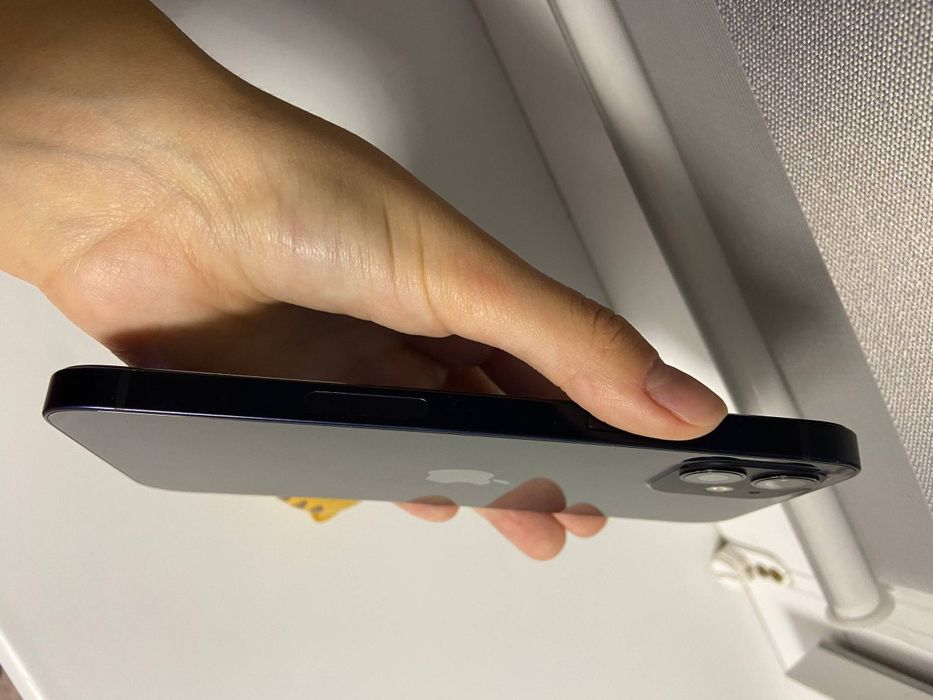 Продам Айфон 12 64гб