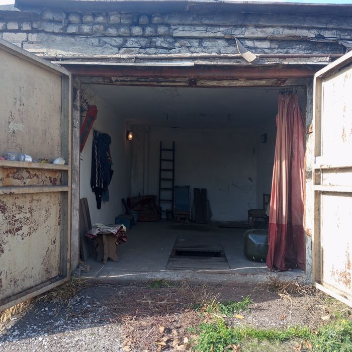 Продам гараж на Черной горе 90000.