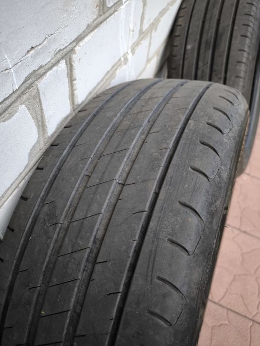 Goodyear EfficientGrip 2 SUV 
225 55 19, 23 рік
Залишок 6+ мм ( 85% ві