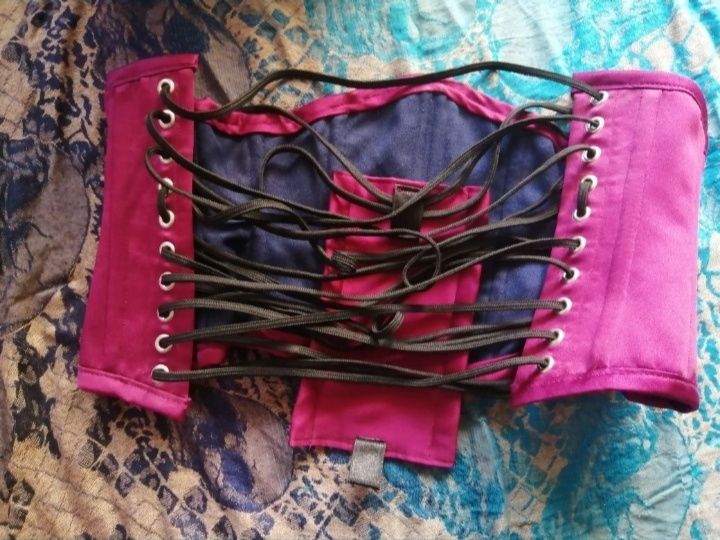 Gorset 21 cali waspie koronka goth alternatywny