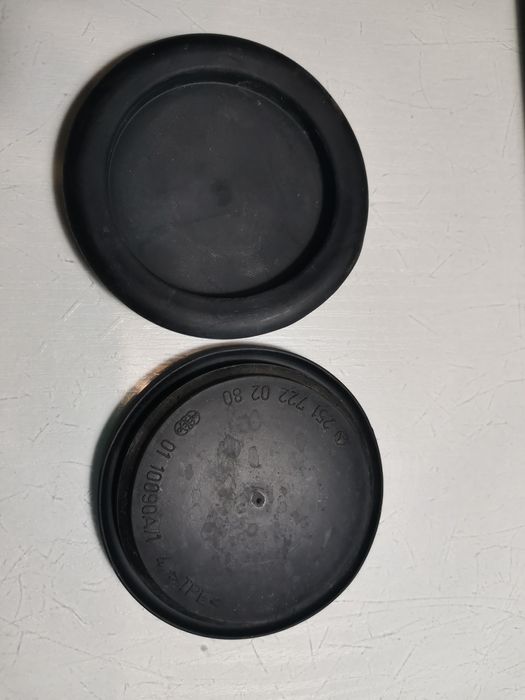 Резиновая заглушка мерседес