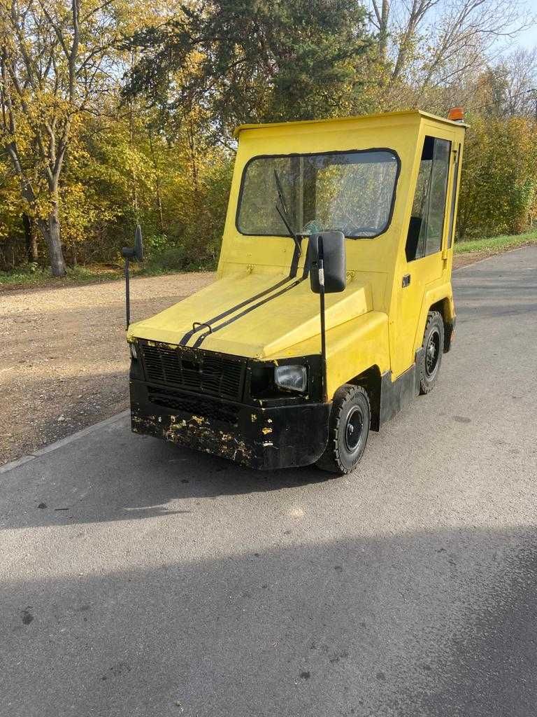 Ciągnik terminalowy NISSAN  FV02 diesel