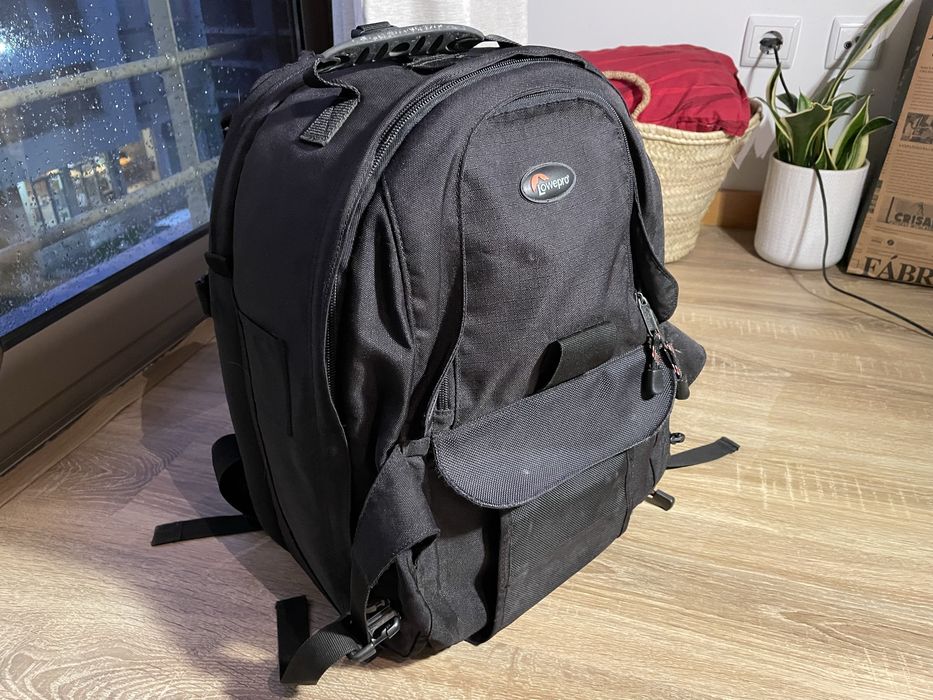 Mochila Lowepro p/ Máquina Fotográfica e Acessórios