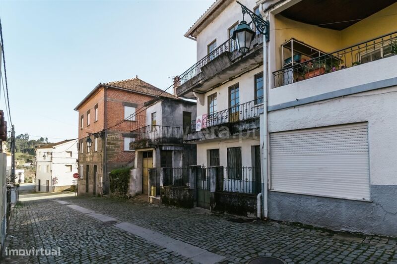 Moradia Geminada T5 / Covilhã, Casegas