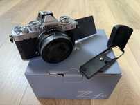 Aparat Nikon ZFc z obiektywem Nikkor 16-60 i gripem smallrig