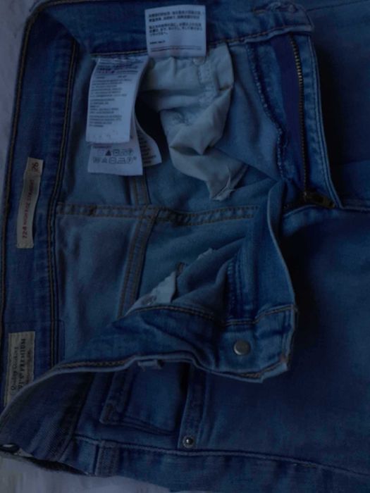 Levis originais jovem em bom estado