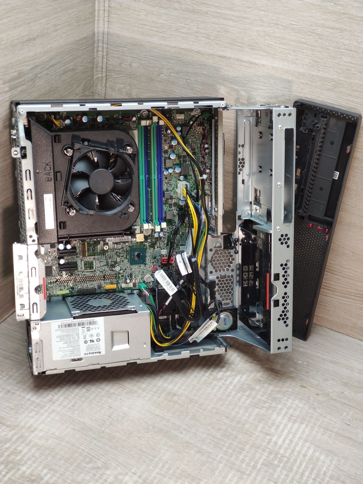 Lenovo ThinkCentre M710s SFF (intel i3-6100/8GB DDR4)