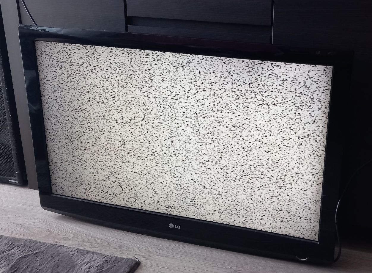 Telewizor LCD  42" LG  sprawny na działkę  do gier