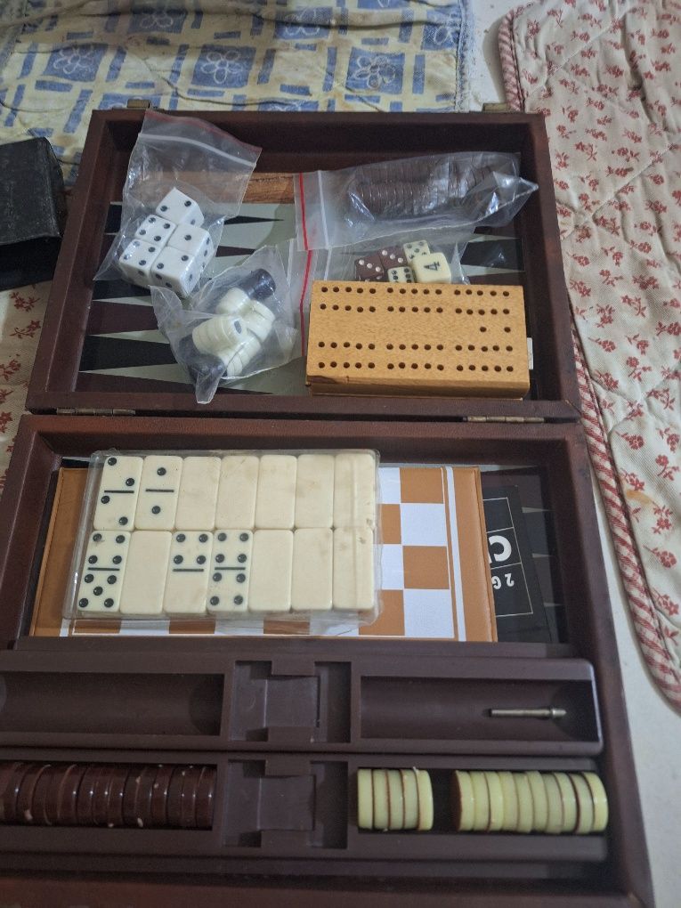 Jogo de mesa com varios jogos