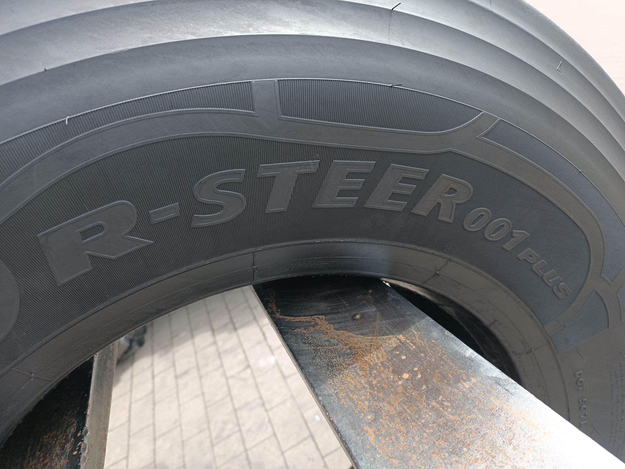 385/65R22.5 Bridgestone R-Steer 001 Plus