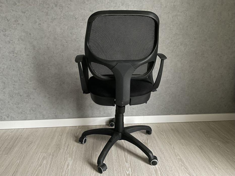 Офісне крісло стілець на колесах стул офисный кресло крестовина газлиф