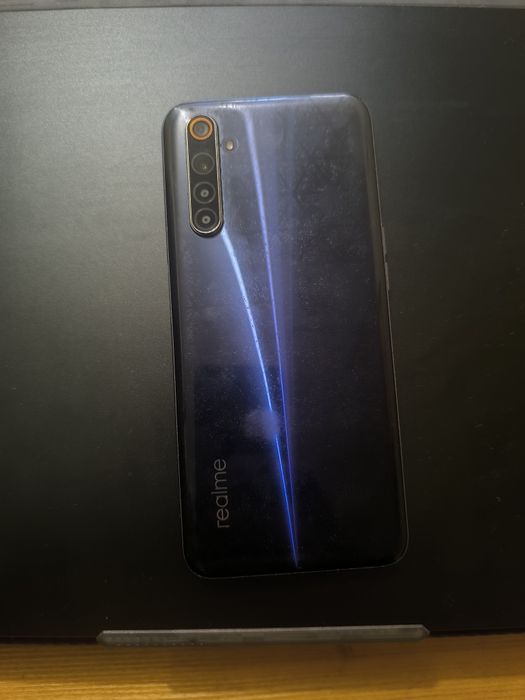 Телефон Realmy 6