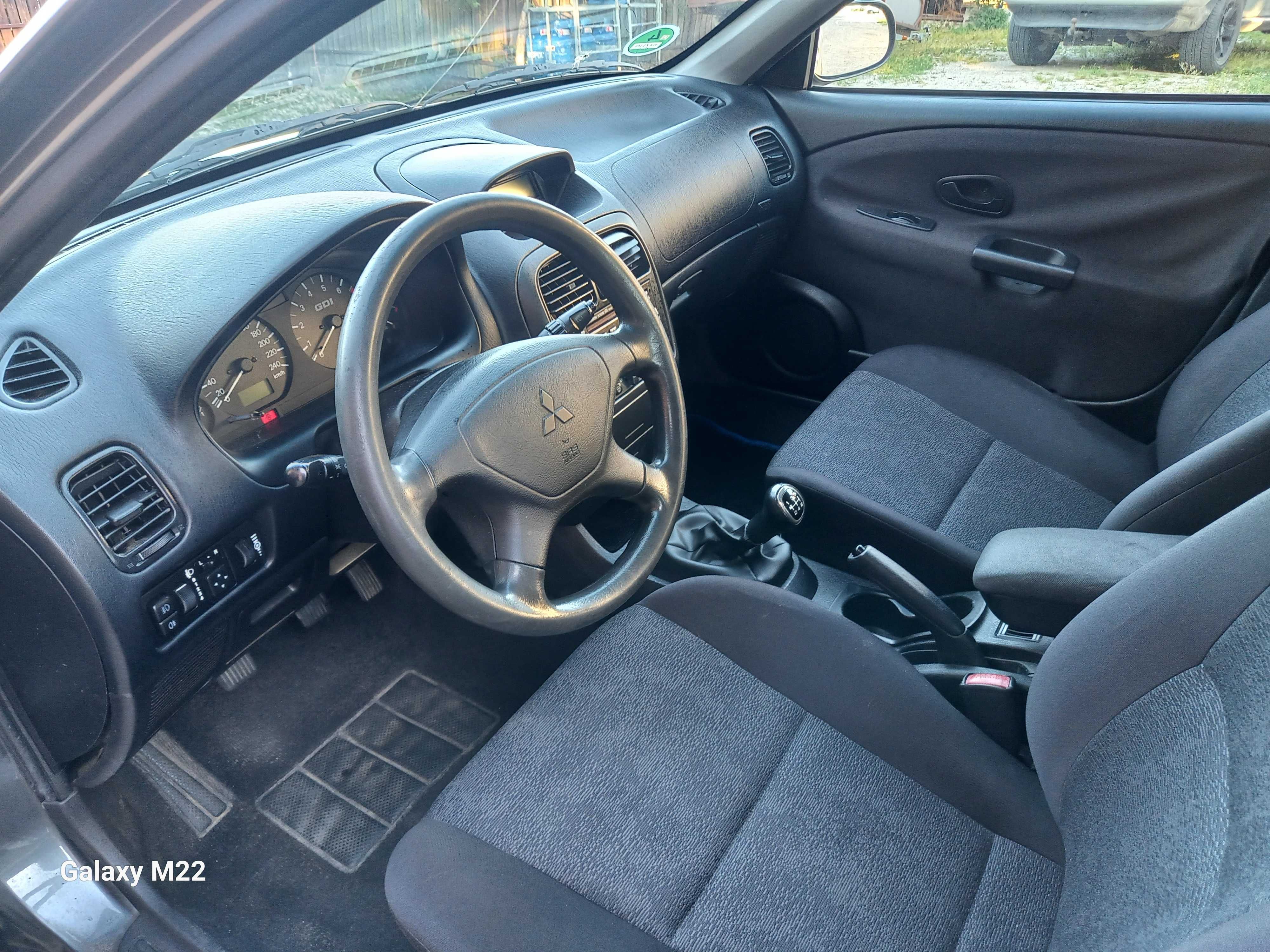 Mitsubishi Carisma 1.8 GDI 2004 Rok