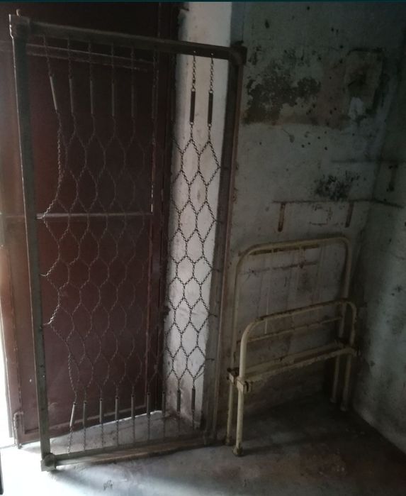 Cama em ferro antiga